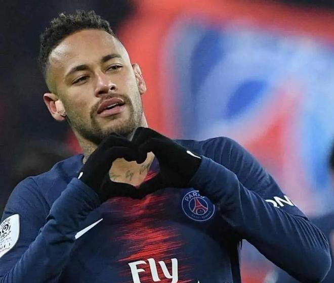 包含足球球员突破自我，表现堪称完美的词条