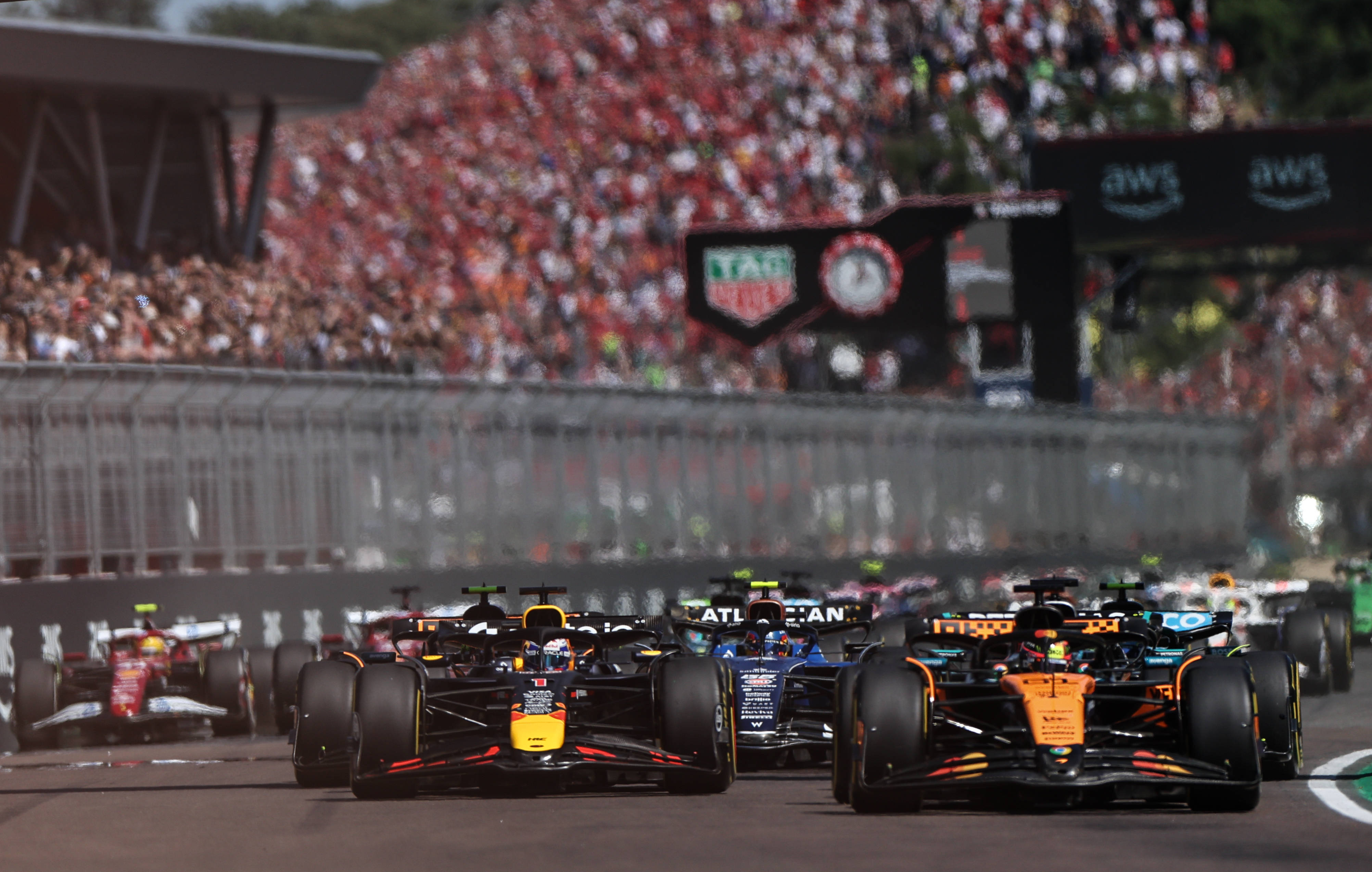 梅赛德斯逆转红牛二队，拉塞尔高光表现