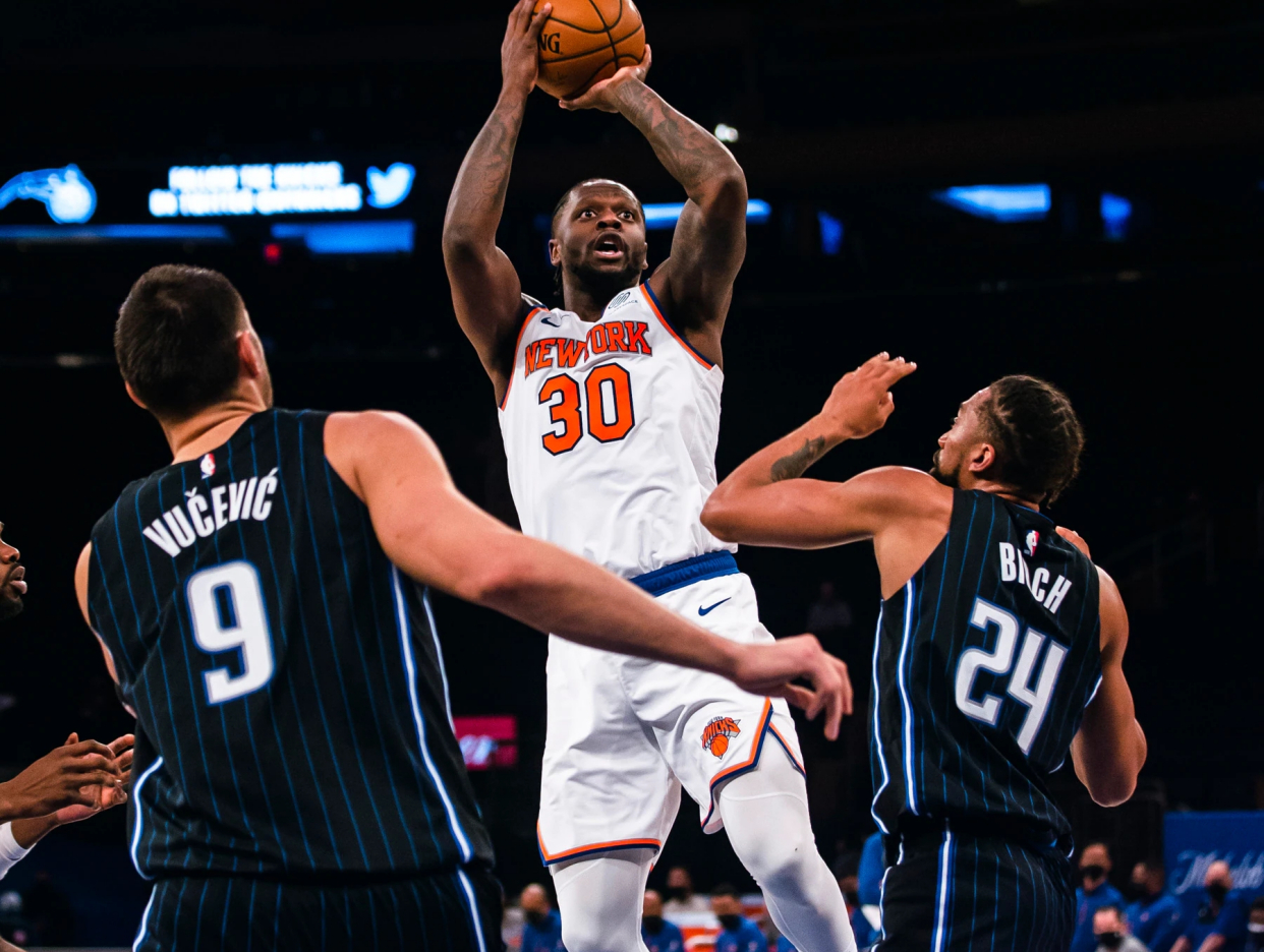 上海队逆转湖人，克莱惊艳四座