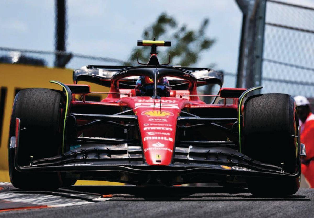 威廉姆斯险胜阿斯顿马丁，塞恩斯刷新纪录