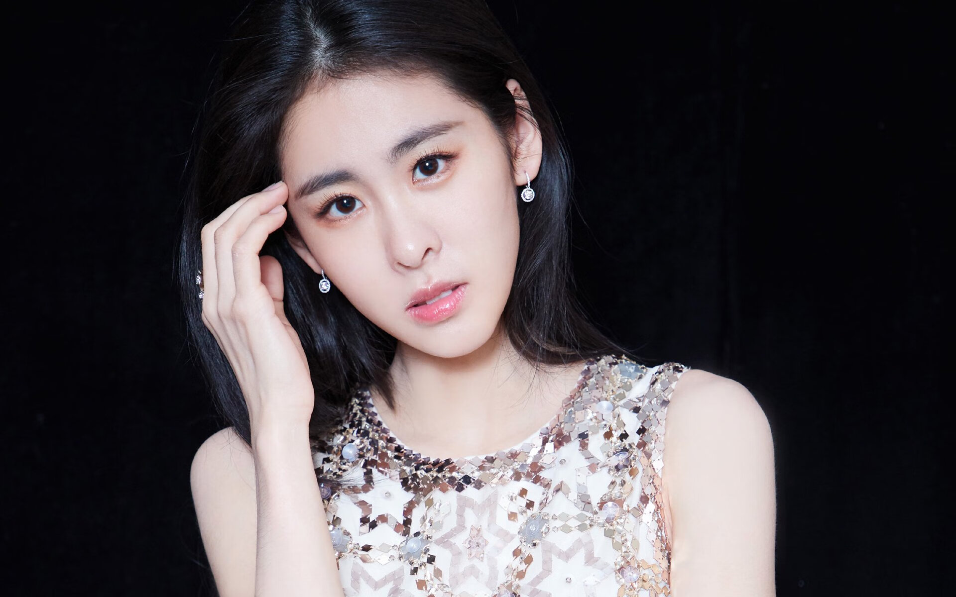 银翼掠东决，一夜改写命运的沉默刺客