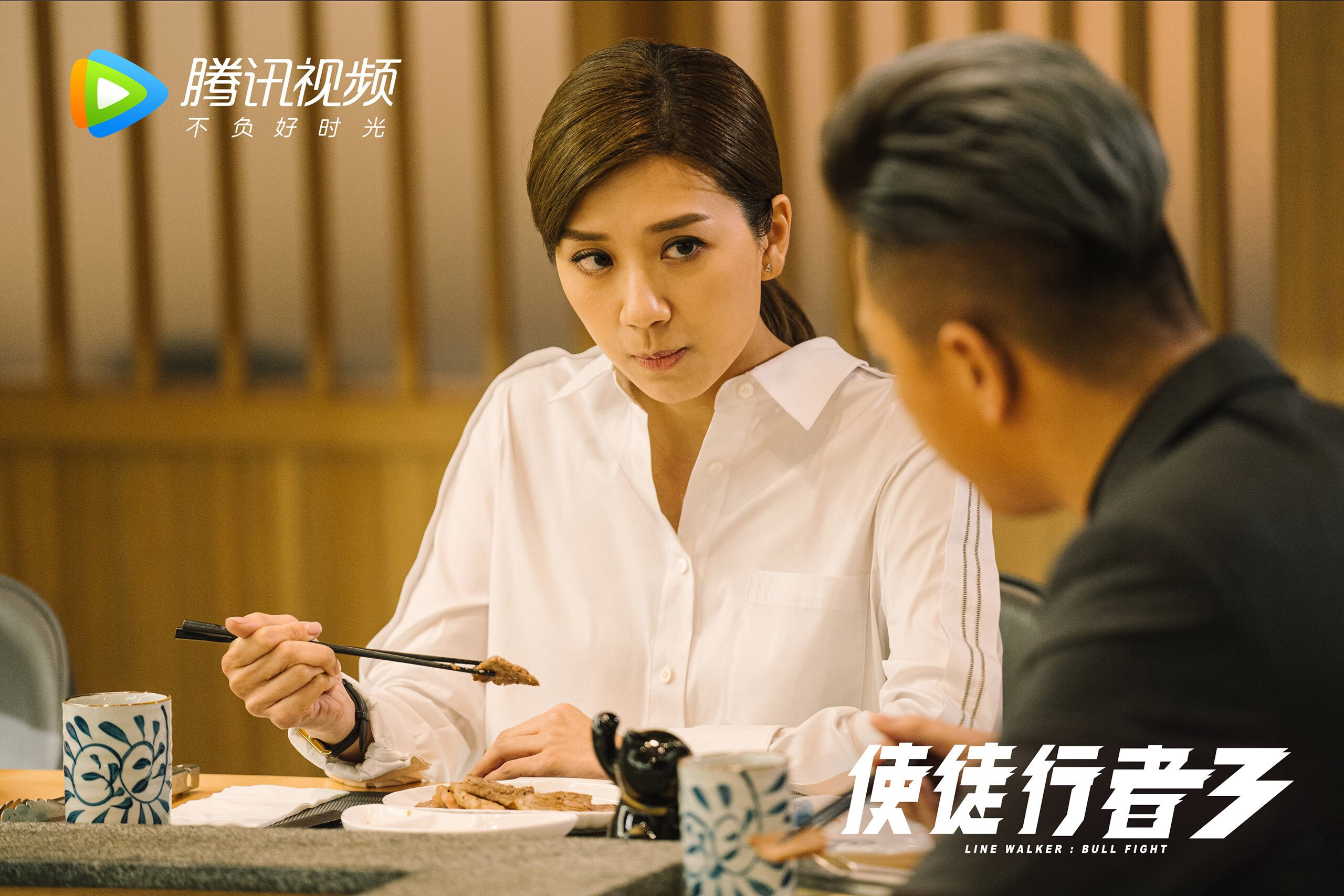 赛场风云,从CBA淘汰赛到F1街道赛,竞技精神的同一旋律