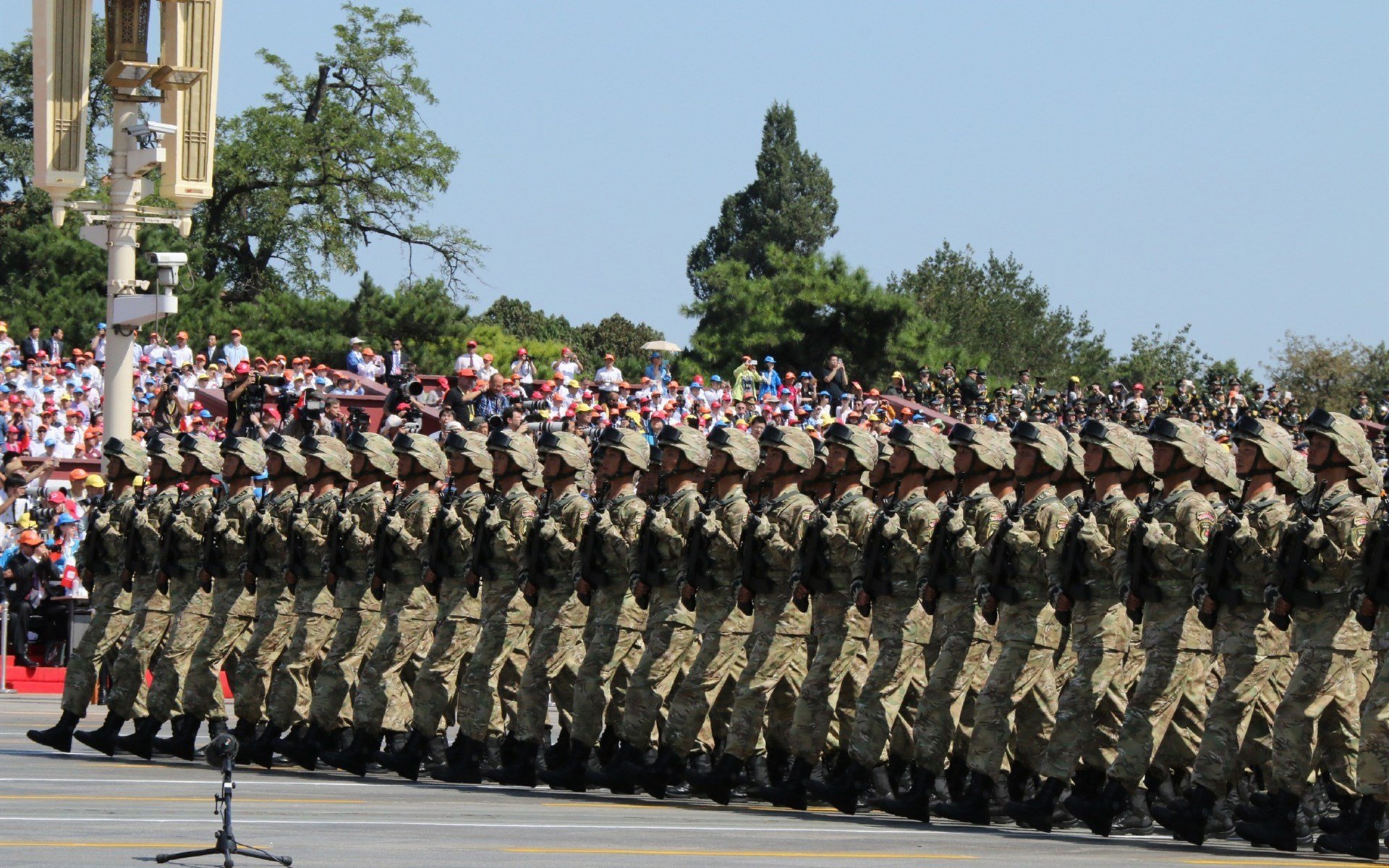 黄潜艇破浪前行,萨拉赫关键一役助比利亚雷亚尔强势攻克比利时