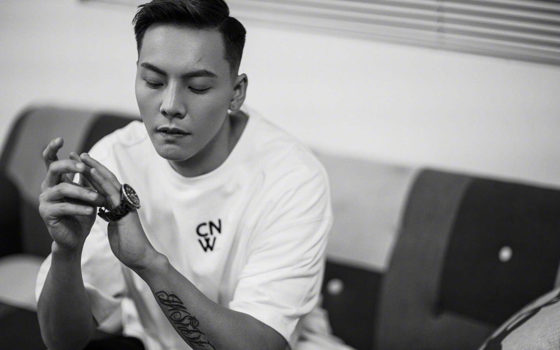 球馆沸腾一夜！浓眉用完美发挥定义伟大